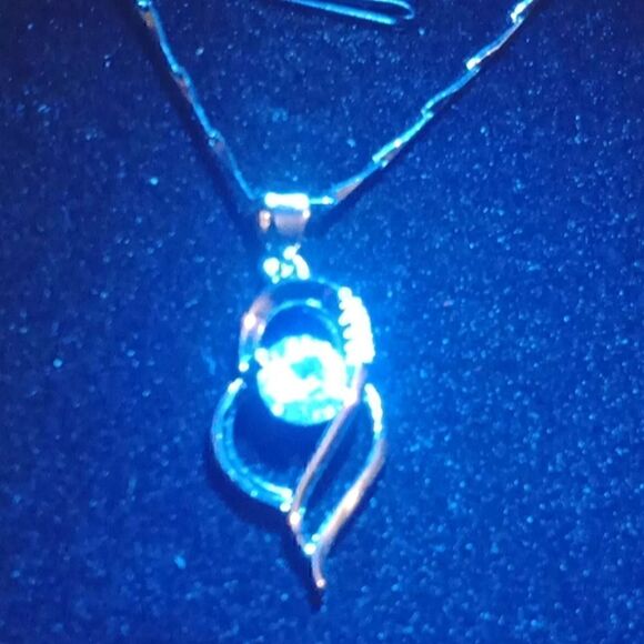 925 Sterling Silver 4 Leaf Clover Purple Zircon Gem Necklace In Light Up Case - Picture 2 of 2